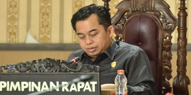 Ketua DPRD Kotim, Rimbun.