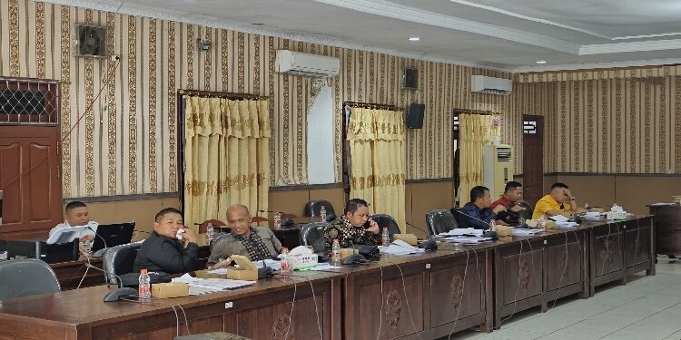 FOTO: IST/MATA KALTENG - Rapat kerja Komisi III bersama mitra kerja.