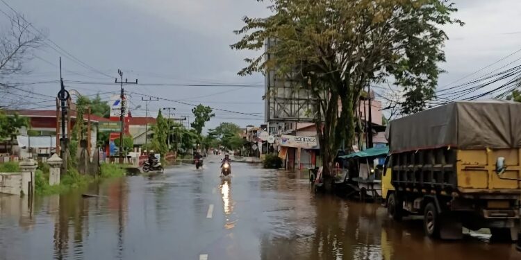 FOTO: DOK/MATA KALTENG - Kondisi jl Pelita Sampit ketika banjir.