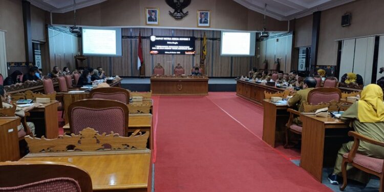 Foto:IST/MATA KALTENG - Rapat kerja DPMD Kotim bersama Komisi I saat usulkan penambahan anggaran untuk 2026.