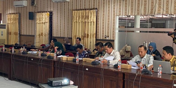Foto:IST/MATA KALTENG - Manajemen RSUD dr Murjani Sampit saat rapat kerja bersama Komisi III DPRD Kotim.