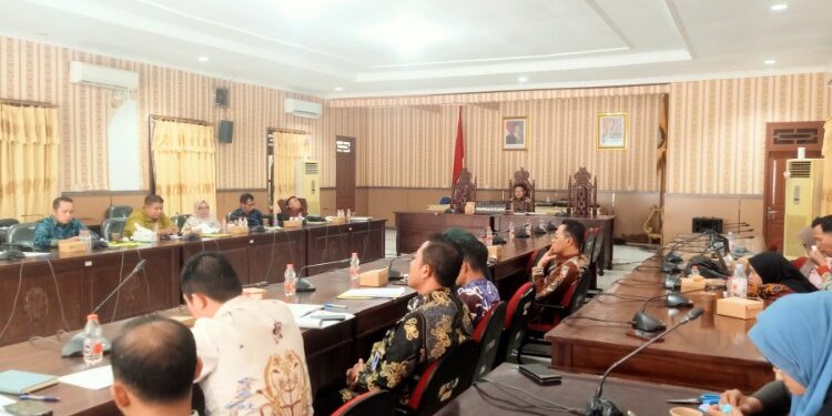 Foto:IST/MATA KALTENG - Rapat kerja manajemen RSUD dr Murjani Sampit bersama DPRD Kotim.