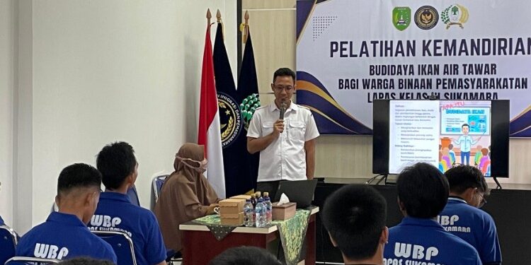 Foto : WBP Lapas Kelas III Sukamara mengikuti pelatihan teknik budidaya ikan air tawar, Senin (27/10/2025).