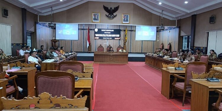 Foto:IST/MATA KALTENG -rapat kompilasi untuk memfinalisasi rancangan APBD murni tahun 2026, Senin 27 Oktober 2025.