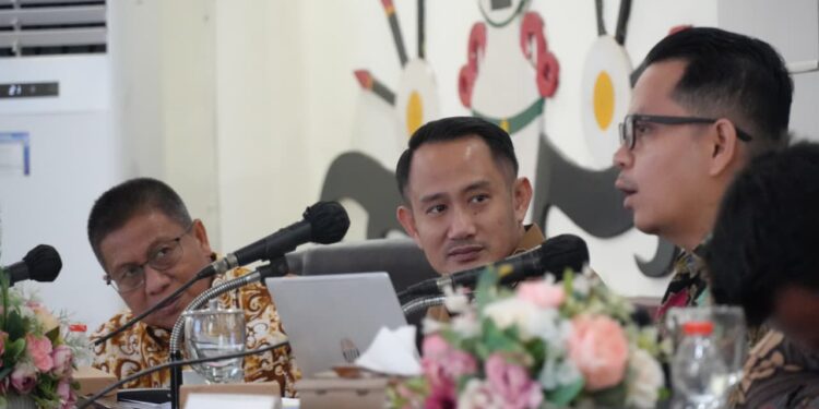 FOTO: Kegiatan Rapat Koordinasi Pemantauan dan Evaluasi Perbaikan Tata Kelola Pemerintah Daerah bersama Komisi Pemberantasan Korupsi Republik Indonesia (KPK RI), Senin (20/10).