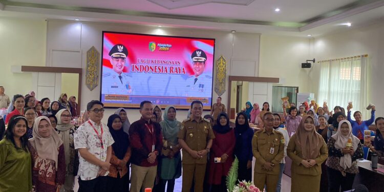 FOTO: Foto bersama saat kegiatan Pelatihan Manajemen Ritel Bagi Pelaku Usaha Mikro Kecil dan Menengah (UMKM) Kota Palangka Raya.