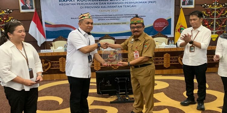 FOTO: IST/MATAKALTENG - Plh. Asisten Pemerintahan dan Kesejahteraan Rakyat (Kesra) Setda Provinsi Kalimantan Tengah, Herson B. Aden, saat membacakan sambutan Gubernur Kalimantan Tengah.