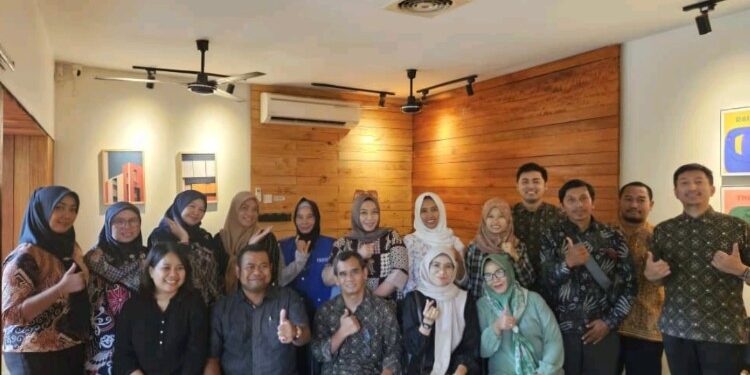 Foto: IST/MATA KALTENG - Sosialisai BPJS Ketenagakerjaan Sampit di TEUS Coffee.