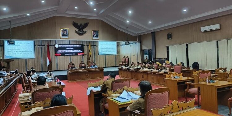 Foto:IST/MATA KALTENG - Paripurna pembahasan RAPBD Kotim 2026.