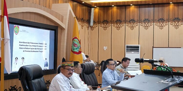 FOTO: NRA/MATAKALTENG - Kepala Satgas Korsupgah KPK Wilayah III, Maruli Tua, saat rapat koordinasi penataan sektor pertambangan MBLB di Palangka Raya.