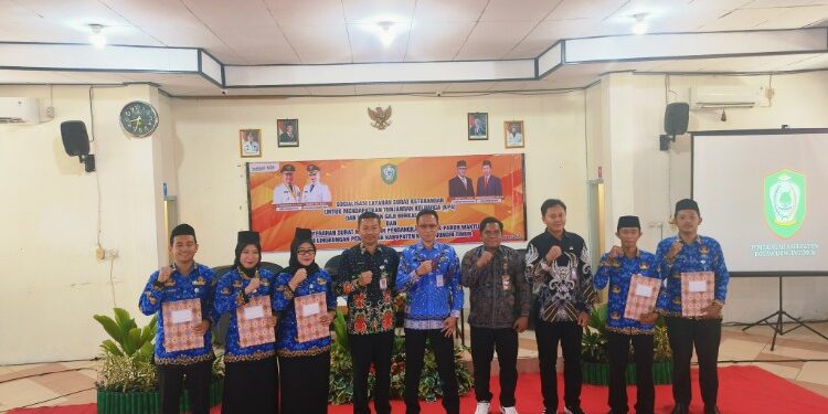 Foto:IST/MATA KALTENG - Sosialisasi Layanan KP4 dan KGB Sekaligus Serahkan SK PPPK Paruh Waktu di Kotim.