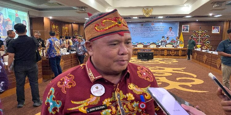 FOTO: NRA/MATAKALTENG - Kepala Dinas Pekerjaan Umum dan Penataan Ruang (PUPR) Kalimantan Tengah, saat diwawancara wartawan.