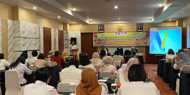 FOTO: Kegiatan Penguatan Kota Layak Anak (KLA) se-Kota Palangka Raya Tahun 2025 yang digelar di Aquarius Boutique Hotel, Jalan Imam Bonjol, Palangka Raya, Rabu (29/10).