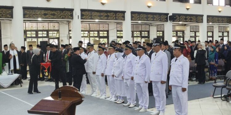 Foto:IST/MATA KALTENG - Pelantikan sejumlah Camat di Kotim oleh Bupati Kotim Halikinnor.