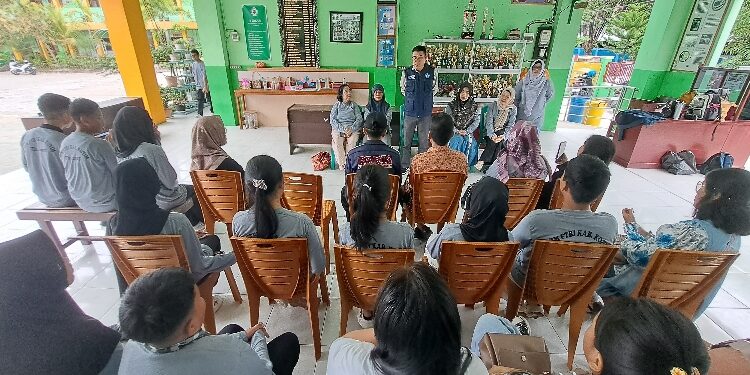 FOTO:IST/MATA KALTENG - Kepala Disdik Kotim M Irfansyah saat beri arahan kepada peserta FBTI Kotim.