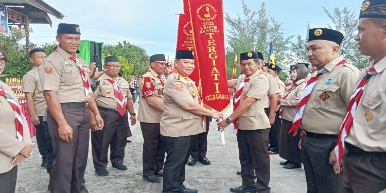 FOTO:IST/MATA KALTENG - Penerimaan plakat penghargaan Kwarran tergiat I se Kotim.