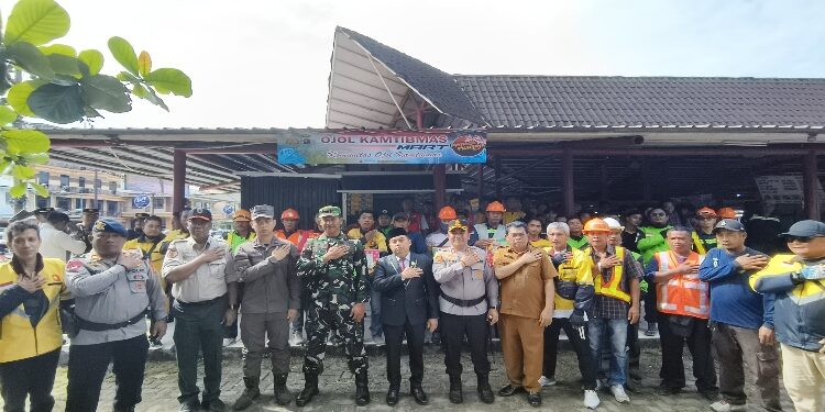Foto: IST/MATA KALTENG - Peresmian gerai Ojol dan Buruh di Taman Kota Sampit, Selasa 4 November 2025.