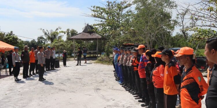 FOTO: IST/MATAKALTENG- Simulasi gabungan Polres Kotim dan BPBD dan Isntasi lainnya dalam penanggulangan bencana.