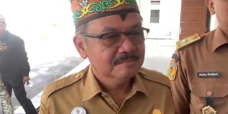 FOTO: IST/MATAKALTENG - Asisten Perekonomian dan Pembangunan (Ekobang) Setda Provinsi Kalimantan Tengah, Herson B. Aden, saat diwawancarai wartawan.