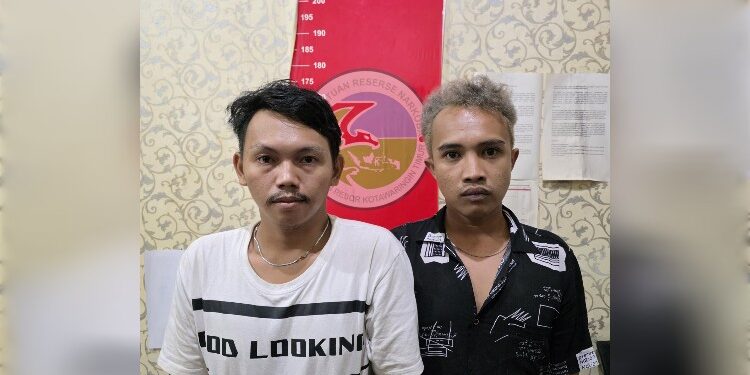 FOTO: IST/MATAKALTENG- Kedua pelaku kurir sabu yang berhasil diringkus Polisi.