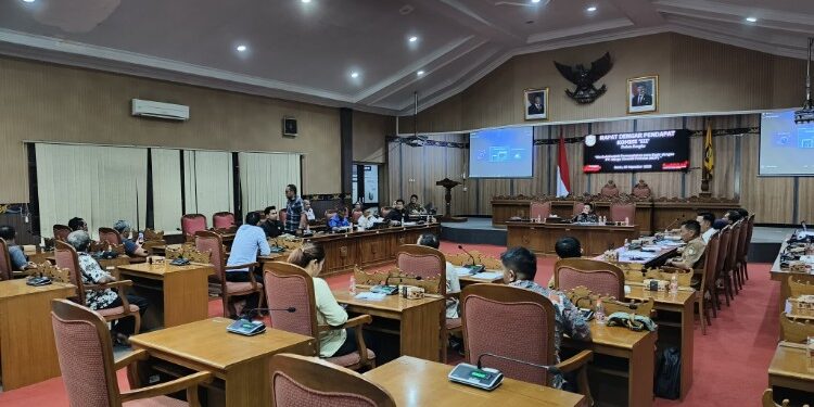 Foto:IST/MATA KALTENG -RDP Sopir dan PT Marga Dinamik Perkasa di DPRD Kotim, 10 November 2025.