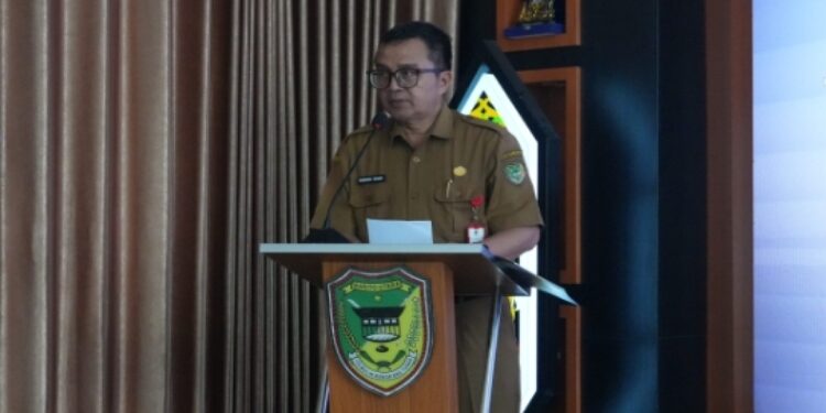 Staf Ahli Bidang Pemerintahan dan Kemasyarakatan drg. Dwi Agus Setijowati.