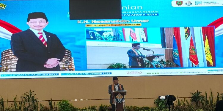 FOTO: NRA/MATAKALTENG - Menteri Agama RI, Nasaruddin Umar, saat memberikan sambutannya dalam peresmian UIN Palangka Raya belum lama ini.