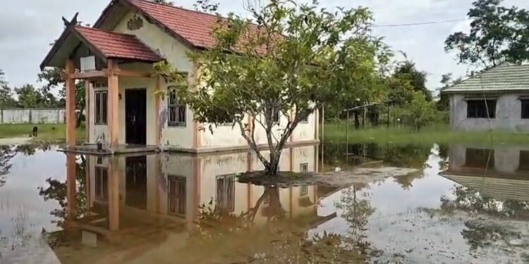 Foto:IST/MATA KALTENG - Kondisi kantor Kecamatan Mentaya Hilir Selatan, 11 November 2025 pagi.