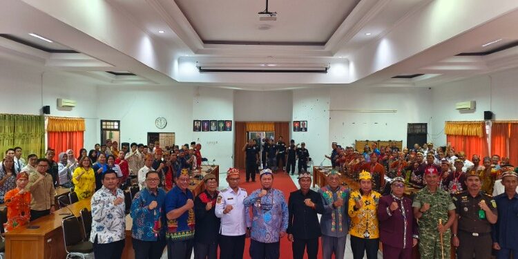FOTO : Bupati Katingan saat pembukaan kegiatan Musda di Aula Bappedalitbang Katingan.