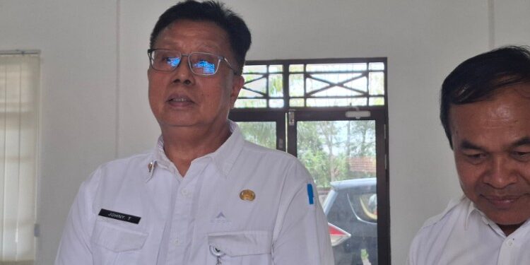 Foto:Kepala Dinas Koperasi, UKM, Perindustrian, dan Perdagangan (Diskop UKM Perindag) Kotim, Johny Tangkere.