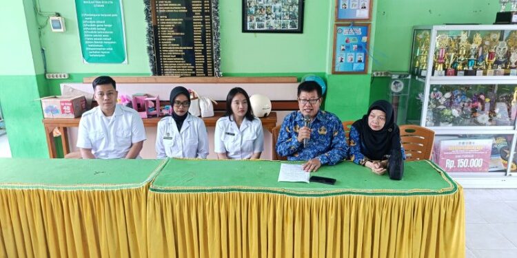 Foto:IST/MATA KALTENG - Klarifikasi SMPN 1 Sampit terkait video viral makanan MBG diduga ada belatung, 17 November 2025.