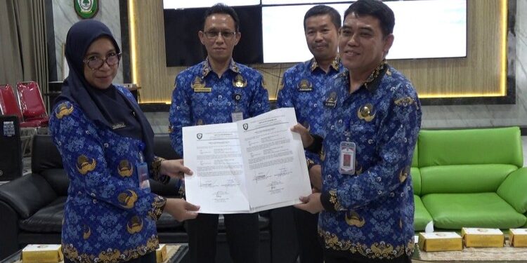 Foto:DIAN/MATA KALTENG - Sertijab jabatan kepala Dinas Pendidikan Kotim.