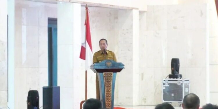 Foto : Bupati Sukamara, Masduki menyampaikam sambutan pembukaan sosialisasi SIPERINDU di Kampung Keluarga Berkualitas Kabupaten Sukamara Tahun 2025.