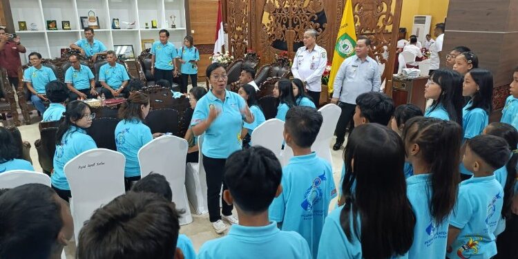 Foto:IST/MATA KALTENG - Audiensi dan Pelepasan Peserta Pesparani Katholik Kotim di Rujab Bupati Kotim, 19 November 2025.