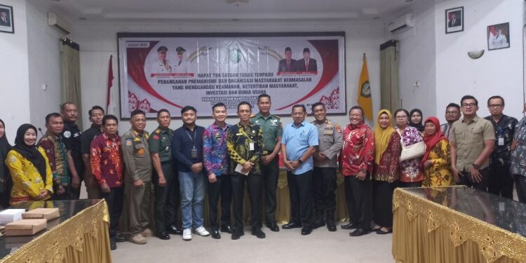 Foto:IST/MATA KALTENG - Rapat Satuan Tugas Terpadu Operasi Penanganan Premanisme dan Organisasi Masyarakat Bermasalah, 20 November 2025.
