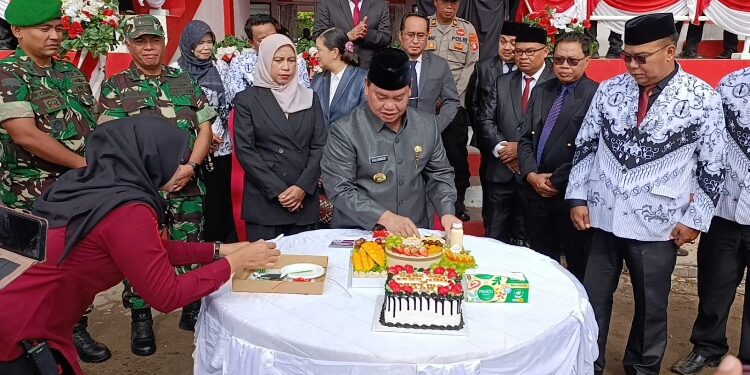FOTO: IST/MATA KALTENG - Peringatan Hari Guru dan HUT PGRI ke 80 di Kotim, Sabtu 22 November 2025.