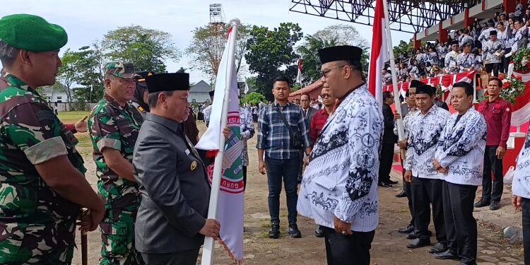 FOTO: IST/MATA KALTENG -Pelepasan kontingen Pekan Olahraga, Seni, dan Pengajar (PORSENIJAR) tahun 2025 tingkat nasional oleh Bupati Kotim, Sabtu 22 November 2025.