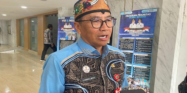 Plt Sekda Kalteng, Leonard S Ampung.
