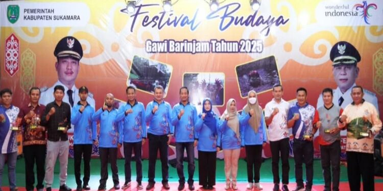 FOTO: IST/MATAKALTENG - Bupati Sukamara Masduki berfoto bersama usai penutupan FBGB tahun 2025. 