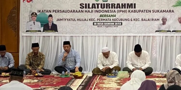 FOTO: IST/MATAKALTENG - Bupati Sukamara Masduki menghadiri acara silaturahmi bersama IPHI dan Jam'iyyatul Hujjaj dari Kecamatan Permata Kecubung dan Kecamatan Balai Riam.