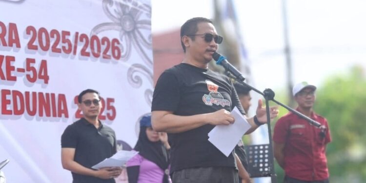 FOTO: IST/MATAKALTENG - Bupati Sukamara Masuki menyampaikan sambutan pada acara launching CFD, HUT KORPRI ke 54 dan Hari Antara Korupsi Sedunia. 
