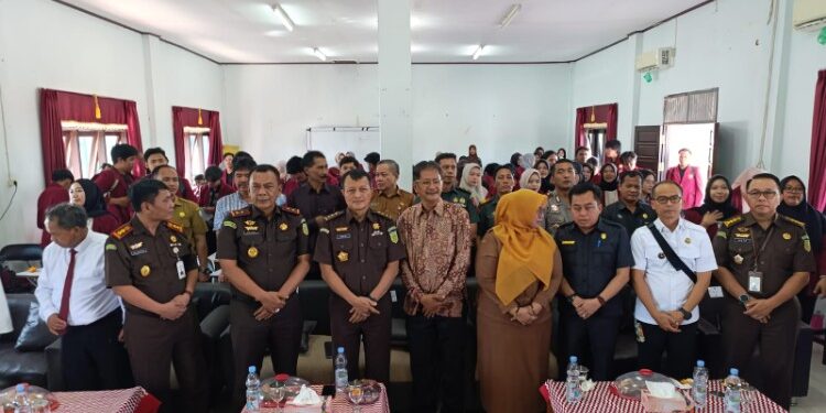 Foto:IST/MATA KALTENG - kunjungan Jaksa Agung Muda Pengawasan (Jamwas) Kejaksaan Agung RI, Kepala Kejaksaan Tinggi Kalimantan Tengah beserta jajaran dalam kegiatan kuliah umum di STIH Habaring Hurung Sampit, 25 November 2025.