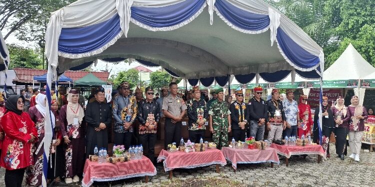 FOTO: DIAN/MATA KALTENG - Pembukaan Pentas Seni dan Budaya Dewan Adat Dayak (DAD) Kabupaten Kotawaringin Timur, Sabtu 29 November 2025.