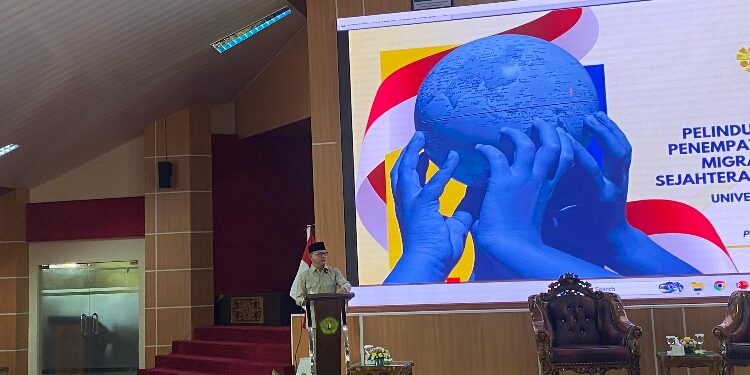 FOTO: NRA/MATAKALTENG - Menteri Perlindungan Pekerja Migran Indonesia (P2MI), Mukhtaruddin, saat Kuliah Tamu di Universitas Palangka Raya.