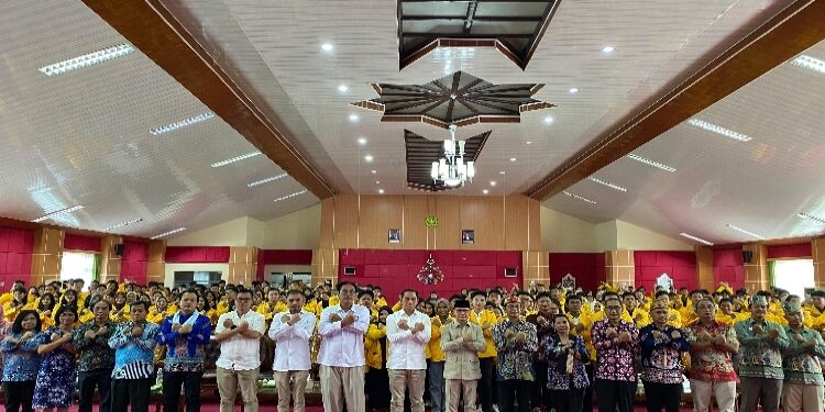 FOTO: NRA/MATAKALTENG - Foto Bersama kuliah tamu di Aula Rahan, Rektorat UPR.