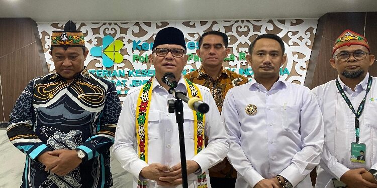 FOTO: NRA/MATAKALTENG - Menteri Perlindungan Pekerja Migran Indonesia (P2MI), Mukhtarudin bersama Wagub Kalteng dan Walikota beserta jajara.