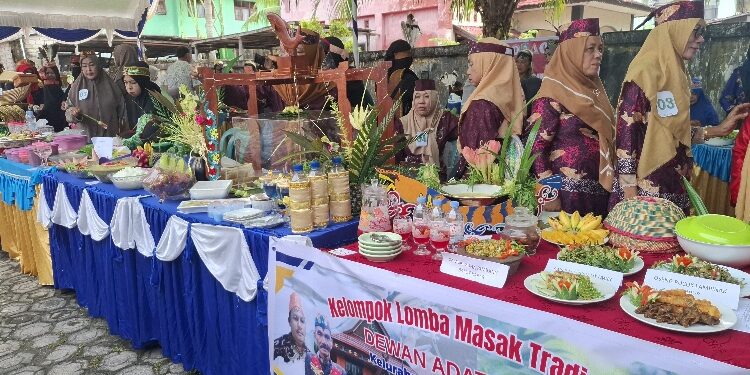 FOTO: DIAN/MATA KALTENG - Festival Kebudayaan dan Kuliner Dayak yang diselenggarakan DAD Kotim, Minggu 30 November 2025.