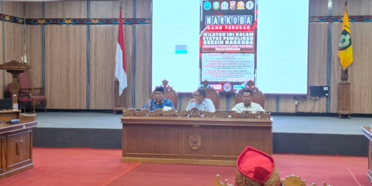 Foto:DIAN/MATA KALTENG - Rapat koordinasi pencegahan peredaran narkoba di Kabupaten Kotim, di ruang rapat DPRD Kotim, 1 Desember 2025.