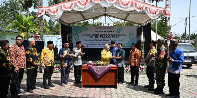 FOTO: IST/MATAKALTENG - Peringatan Hari Kesehatan Nasional (HKN) ke-61 yang dilaksanakan di Puskesmas Desa Riam Durian, Kecamatan Kotawaringin Lama. Kegiatan ini berlangsung pada Kamis 27 November 2025.