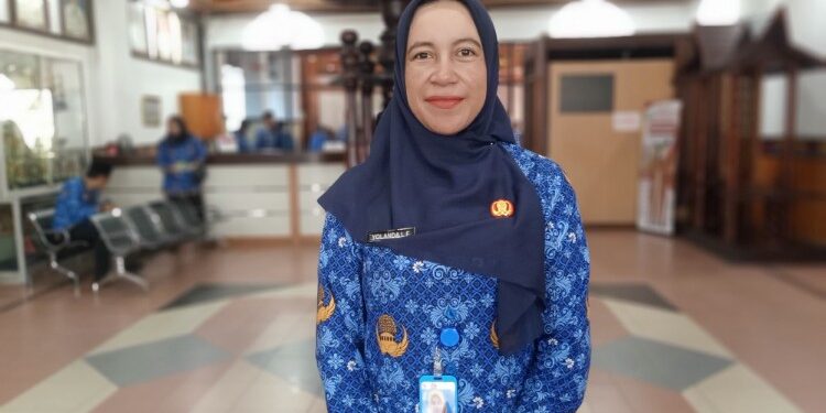 Foto:Plt Kepala Disdik Kotim, Yolanda Lonita.